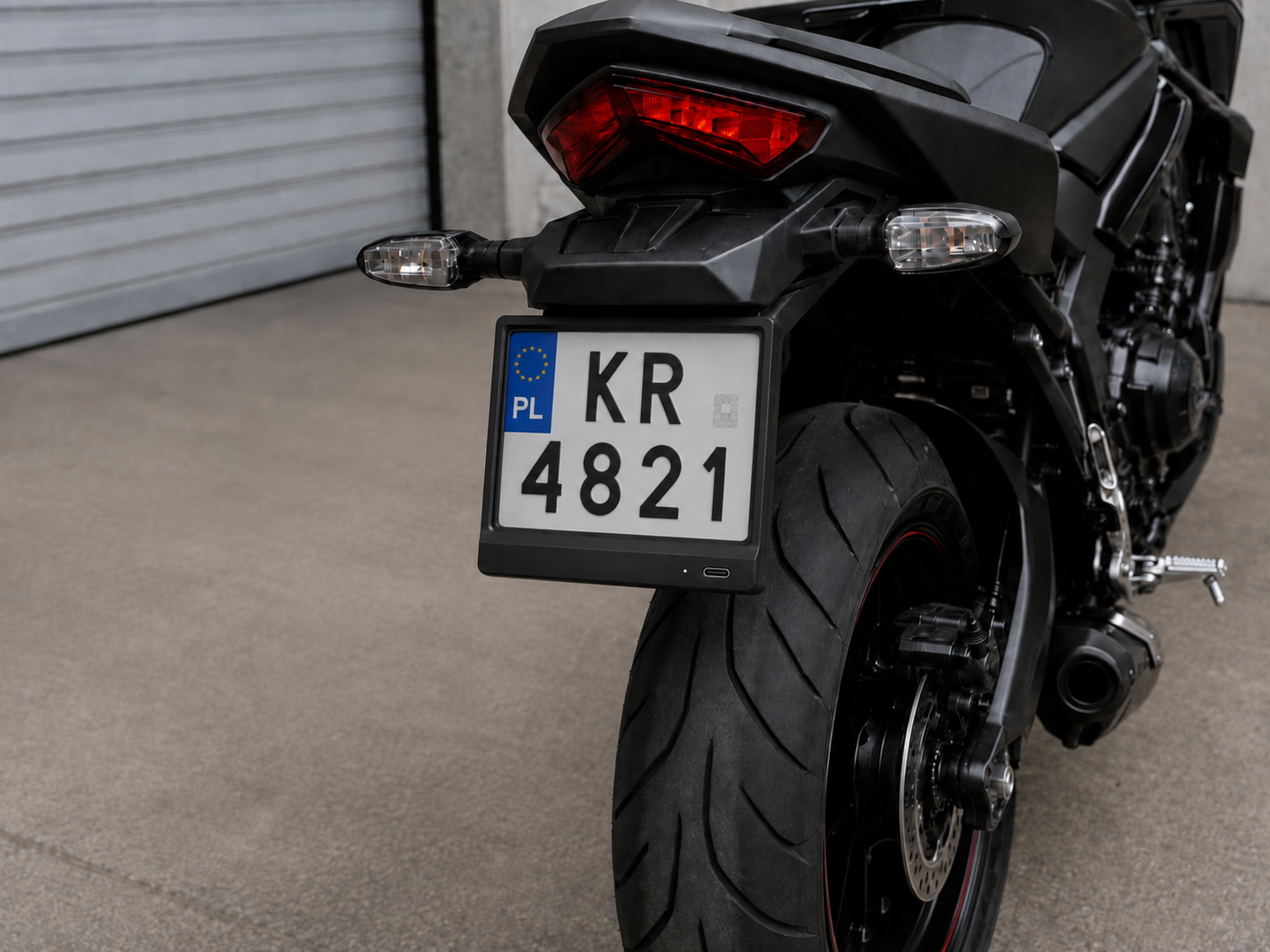 ParkShield zamontowany na motocyklu w trybie transparentnym